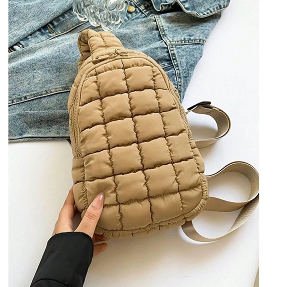 Luxe Quilted Adjustable Strap Zipper High Capacity Crossbody Bag - Picture 5 of 9